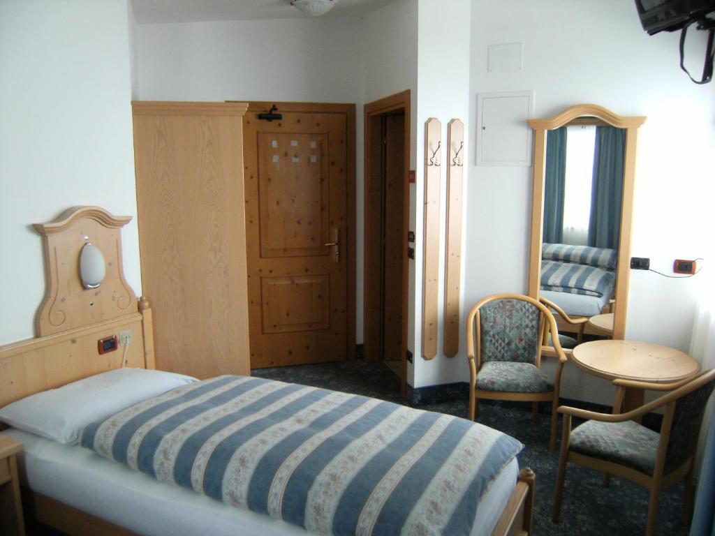 Hotel Maria Flora Canazei Room photo